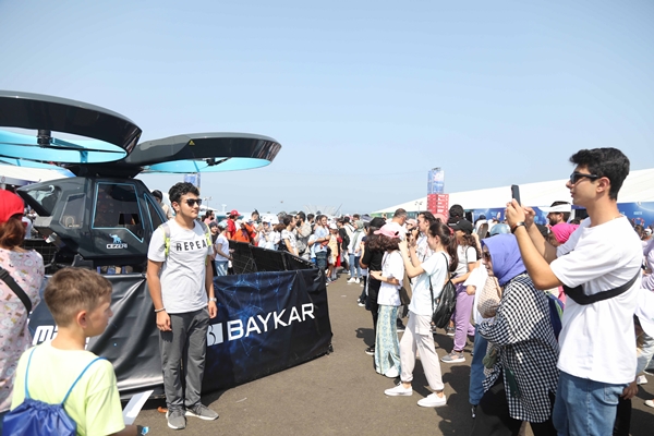 Foto - TEKNOFEST'e damga vurdu! Türkiye'nin ilk uçan arabası Cezeri'ye yoğun ilgi