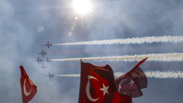 Türk Yıldızları TEKNOFEST'e damga vurdu! Gökyüzünde gururlandıran imza