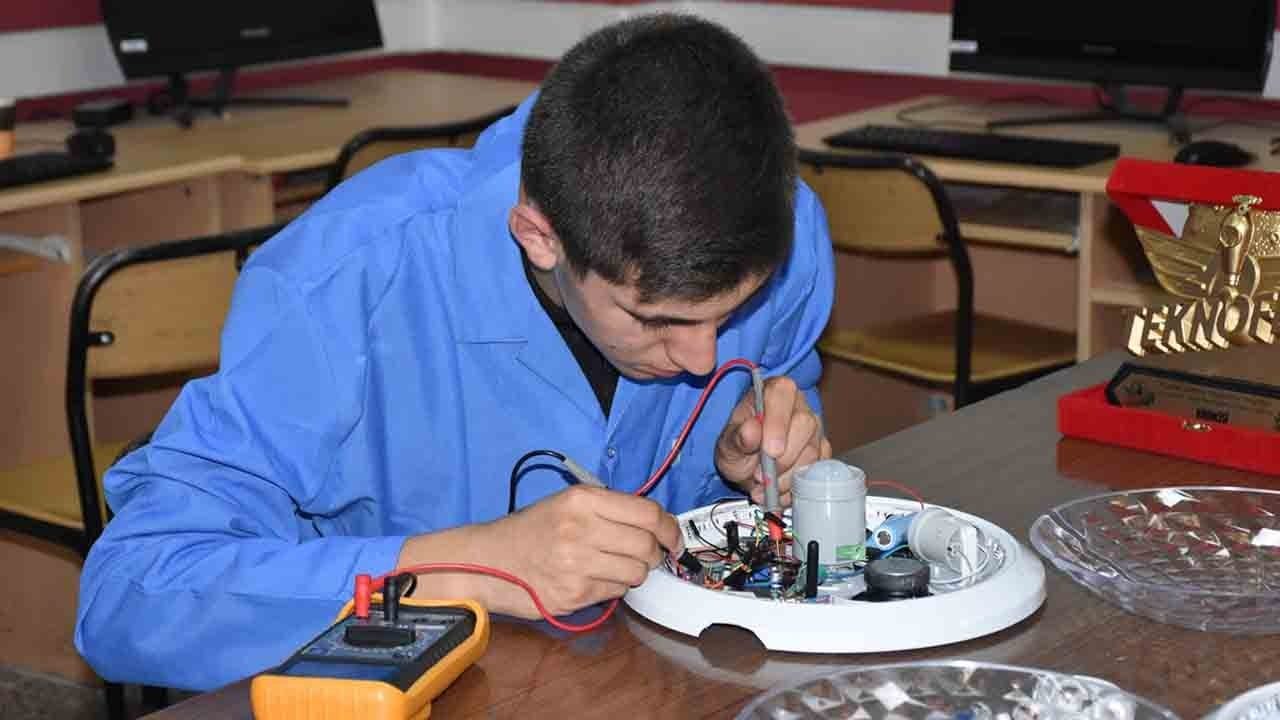 Teknofest’te zirveye çıktı: Öğrencilerden depremde hayat kurtaran sistem