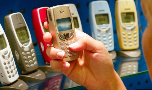 Foto - Teknolojide geriye dönüş! Akılsız tuşlu telefona yöneliyorlar