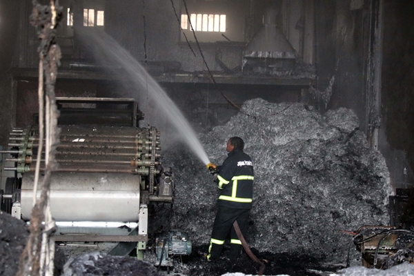 Tekstil atölyesinde korkutan yangın