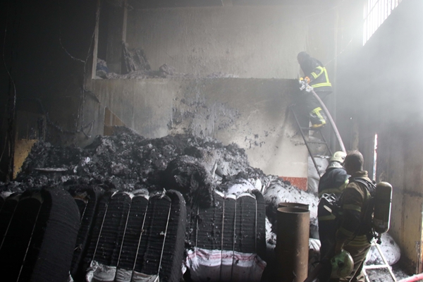Foto - Tekstil atölyesinde korkutan yangın