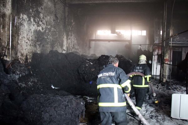 Foto - Tekstil atölyesinde korkutan yangın