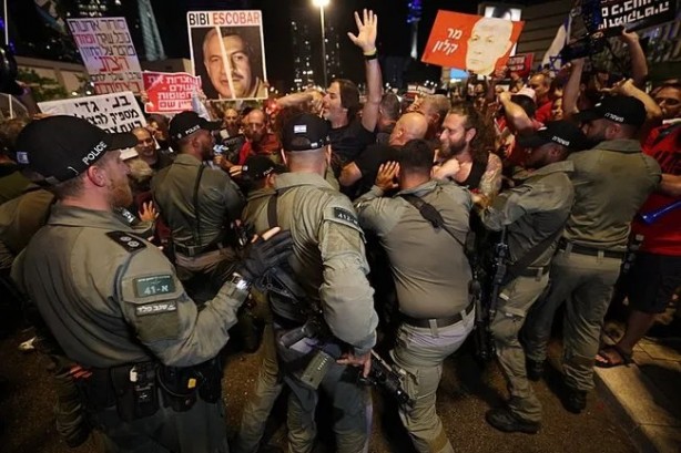 Foto - Tel Aviv sokakları bir kez daha karıştı! Katil Netanyahu'ya büyük öfke