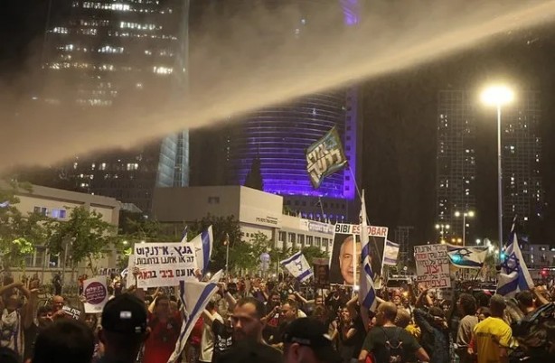 Foto - Tel Aviv sokakları bir kez daha karıştı! Katil Netanyahu'ya büyük öfke