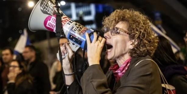 Foto - Tel Aviv sokakları karıştı! Netanyahu'ya büyük şok: Halk istifasını istiyor