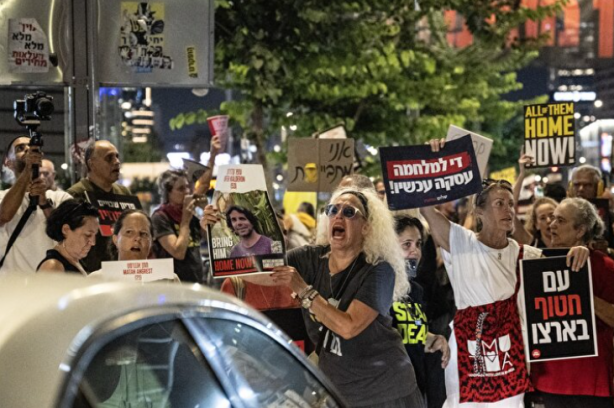 Tel Aviv'de dev protesto! vatandaşlar sokaklara döküldü