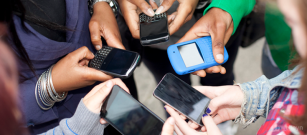 Foto - Telefon bağımlılarına özel trafik lambası üretildi