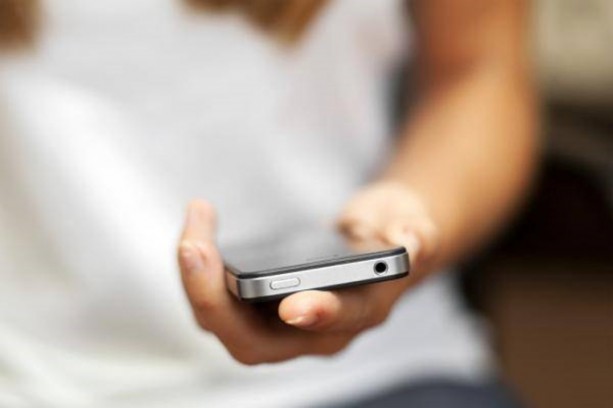 Foto - Telefon ekranınız körlüğe sebep olabilir!