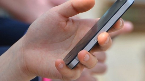 Telefon kullananlar hemen serçe parmağınızı kontrol edin! Birçok kişi farkında bile değil: Eğer böyleyse yandınız