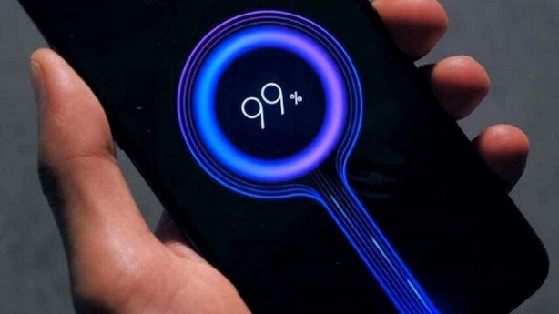 Foto - Telefonu şarj olurken kullanmak tehlikeli mi?