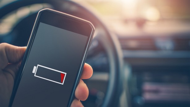 Foto - Telefonu şarj olurken kullanmak tehlikeli mi?