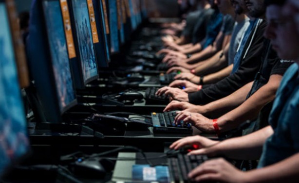 Foto - Telefon ve bilgisayar ekranlarından gelen mavi ışık sağlığı nasıl etkiliyor?