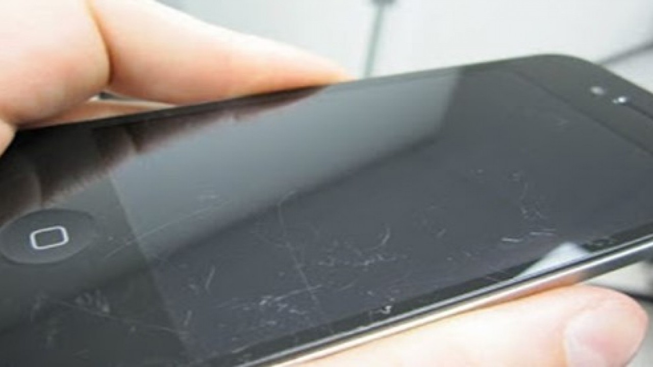 Telefoncuya uğramadan önce deneyin! İşte çizilmiş telefon ekranlarını yeni gibi yapmanın sırrı