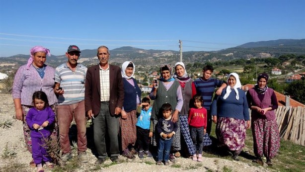 Foto - Telefonla konuşabilmek için çatı ve tepelere tırmanıyorlar!
