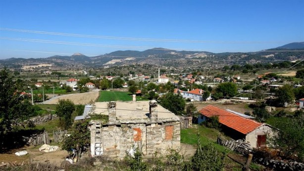 Foto - Telefonla konuşabilmek için çatı ve tepelere tırmanıyorlar!