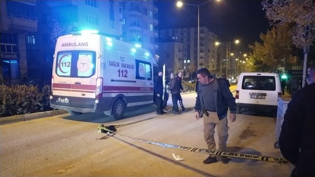 Foto - Telefonla konuştu, sinir krizi geçirip kendini vurdu