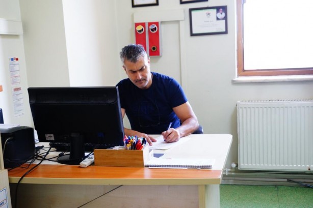 Foto - Telefonla tuvalette vakit geçirenlere kötü haber! Bu hastalığa yakalanmış olabilirsiniz