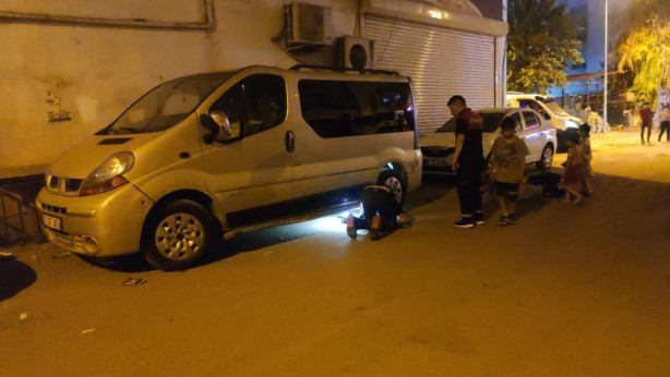 Foto - Telefonlar iş başında! Böyle kedi kurtarma operasyonu gördünüz mü?