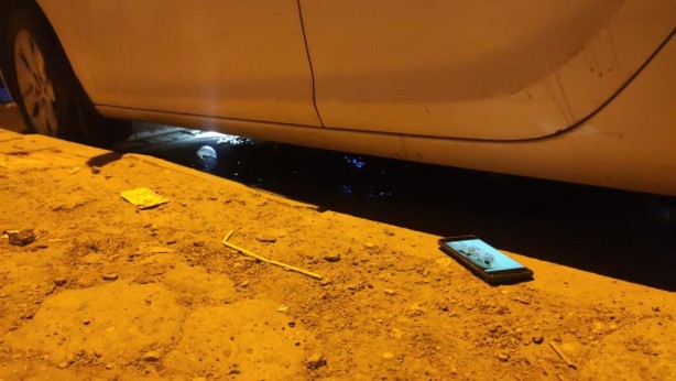 Foto - Telefonlar iş başında! Böyle kedi kurtarma operasyonu gördünüz mü?