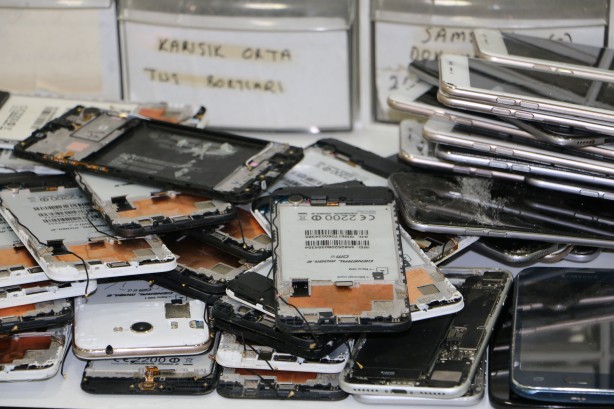 Foto - Telefonlarınızı sakın gece şarjda bırakmayın! Uzman isimden hayati uyarı geldi