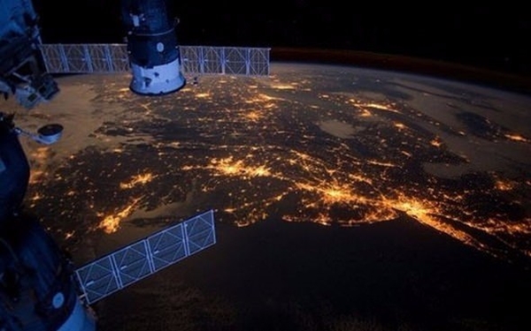 Foto - Telefonu gece şarjda bırakmak piline zarar verir mi? 