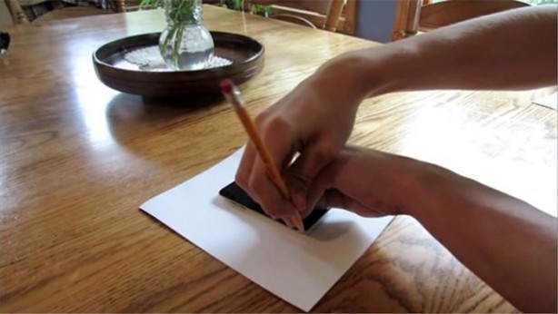 Foto - Telefonu için yaptığı şeye inanamayacaksınız!