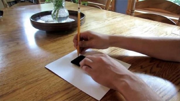 Telefonu için yaptığı şeye inanamayacaksınız!