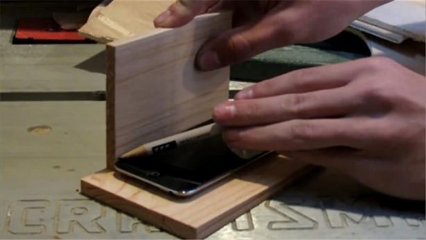 Foto - Telefonu için yaptığı şeye inanamayacaksınız!