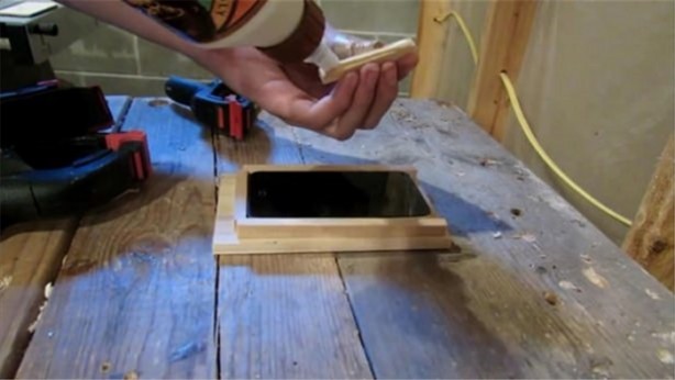 Foto - Telefonu için yaptığı şeye inanamayacaksınız!