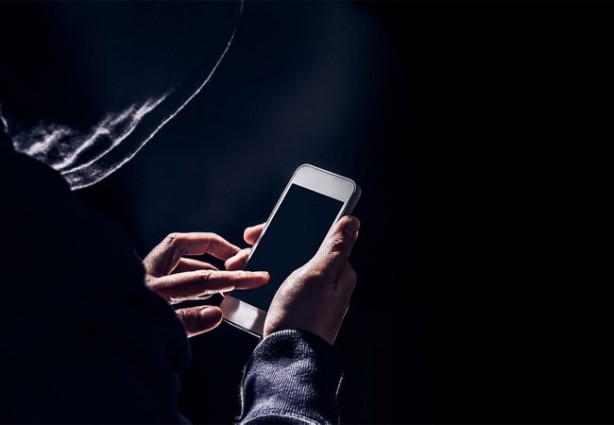 Telefonuna gelen şifreyi söyledi, banka hesabına bakınca gözlerine inanamadı!