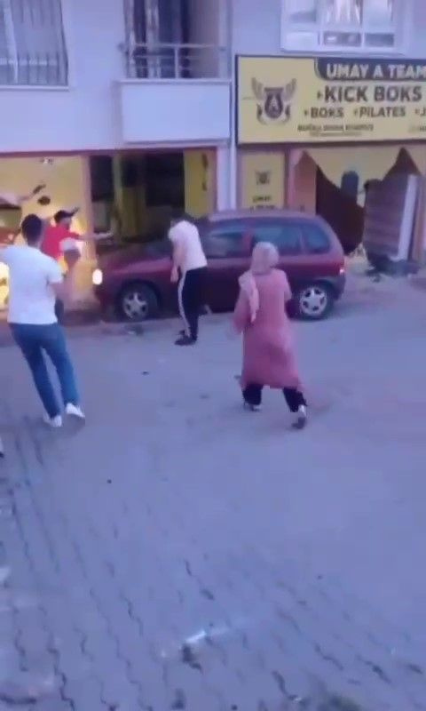 Foto - Telefonundan 14 yaşındaki öğrencisinin çıplak fotoğrafları çıkmıştı! Hocadan saç baş yoldurtan savunma
