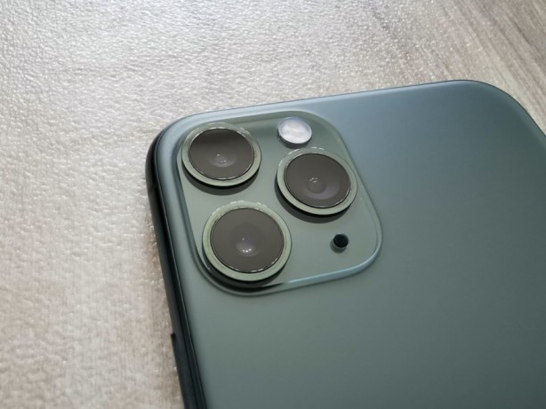 Foto - Televizyon karşısında giyinip soyunanlar ve tuvalette telefon kullananlar yandı! Güvenilir uygulamalar bile görüntü alıyor!