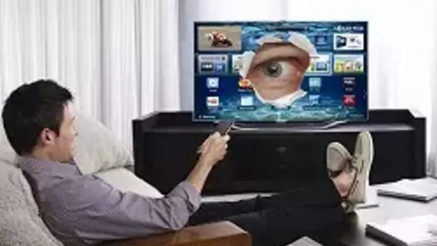 Foto - Televizyon karşısında giyinip soyunanlar ve tuvalette telefon kullananlar yandı! Güvenilir uygulamalar bile görüntü alıyor!