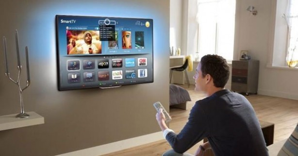 Foto - Televizyon karşısında giyinip soyunanlar ve tuvalette telefon kullananlar yandı! Güvenilir uygulamalar bile görüntü alıyor!