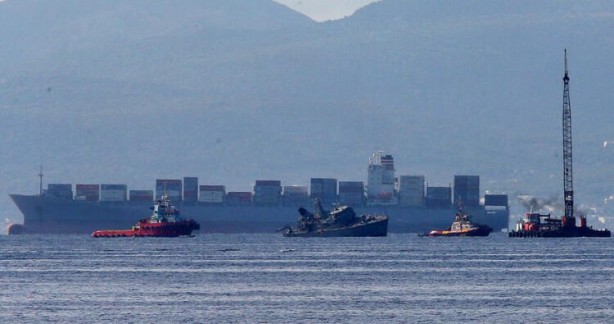 Foto - Televizyonlar canlı yayına geçti! Yunan savaş gemisi battı