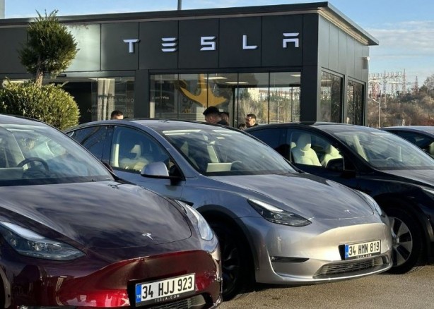 Foto - Telsa'nın uygun fiyatlı otomobili yalan oldu! Binlerce kişiyi işten atacaklar