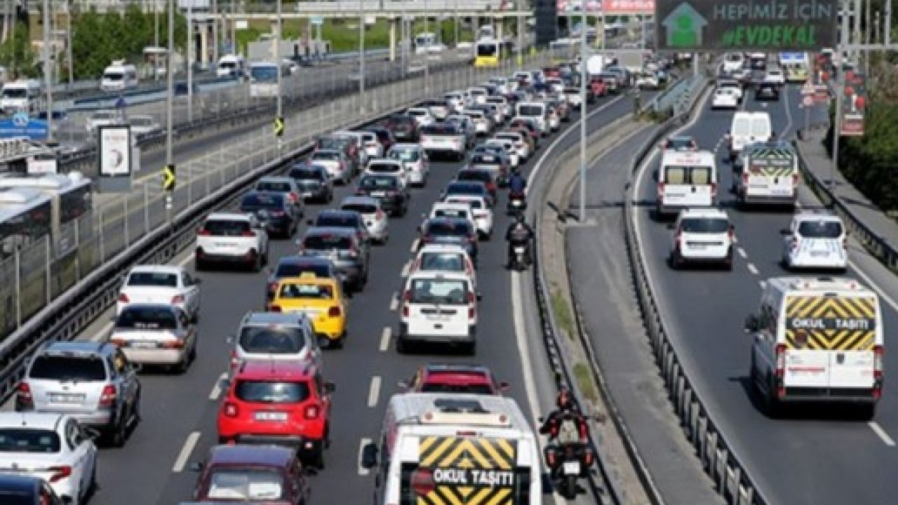 Foto - Tem Otoyolu İstanbul yönünü kullanacaklar dikkat!