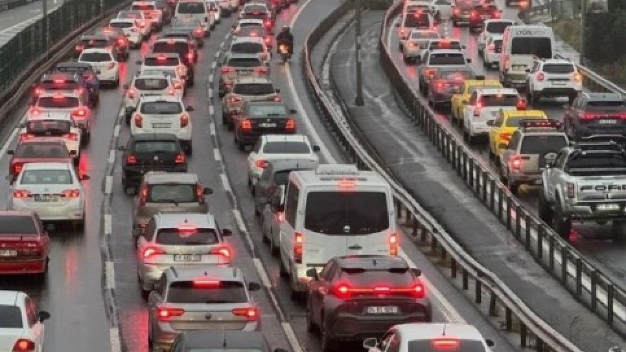 Foto - Tem Otoyolu İstanbul yönünü kullanacaklar dikkat!