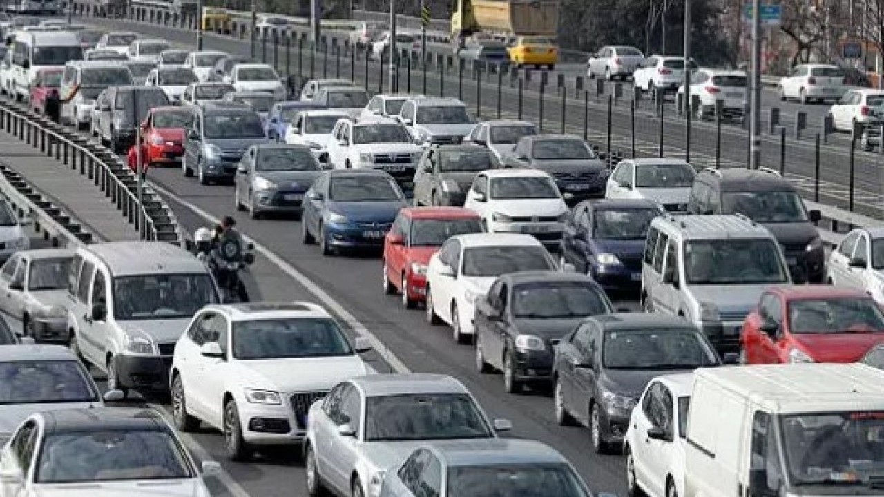 Foto - Tem Otoyolu İstanbul yönünü kullanacaklar dikkat!