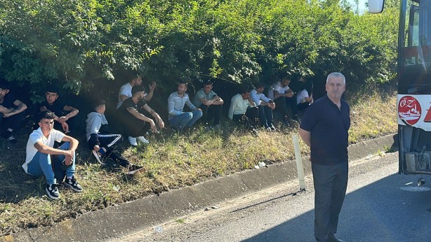 Foto - TEM Otoyolu'nda feci kaza! Yolcu otobüsü ile iki otomobil çarpıştı: Yaralılar var