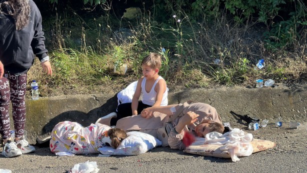 Foto - TEM Otoyolu'nda feci kaza! Yolcu otobüsü ile iki otomobil çarpıştı: Yaralılar var
