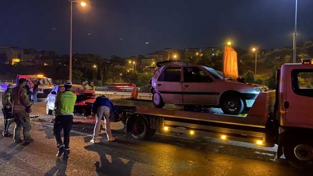 Foto - TEM Otoyolu’nda iki araç çarpıştı