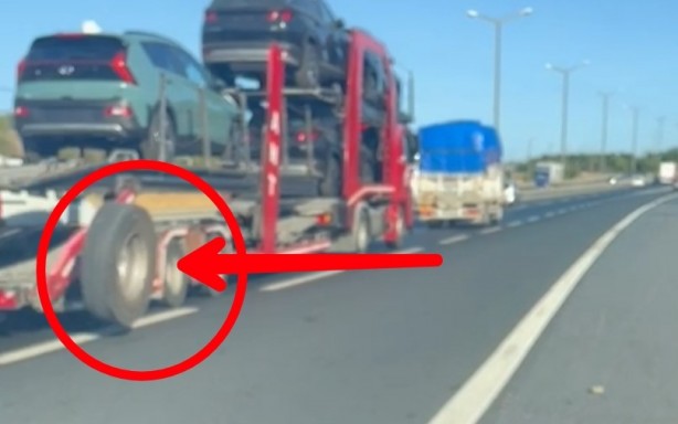 Foto - TEM Otoyolu'nda kamyonetten kopan lastiğin ilginç yolculuğu kamerada
