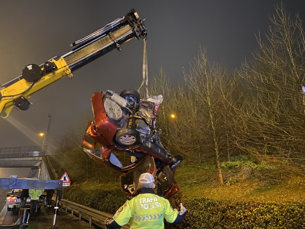 TEM’de feci kaza! 1’i ağır 3 yaralı