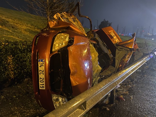 Foto - TEM’de feci kaza! 1’i ağır 3 yaralı