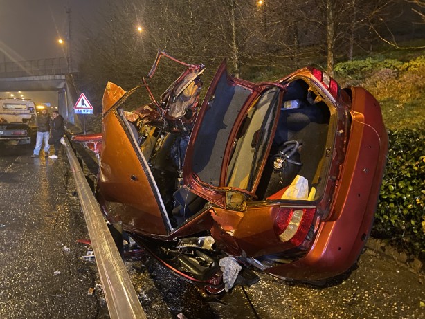 Foto - TEM’de feci kaza! 1’i ağır 3 yaralı