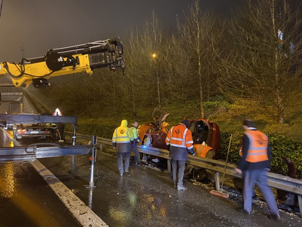 Foto - TEM’de feci kaza! 1’i ağır 3 yaralı