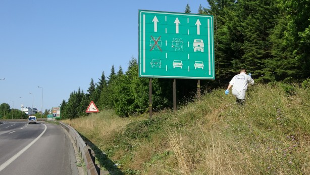 Foto - TEM Otoyolu'nda korkunç olay! Çürümüş ceset bulundu