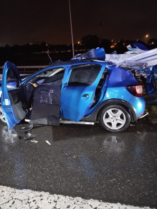 Foto - TEM Otoyolu'nda otomobil bariyere girdi: 1 ölü